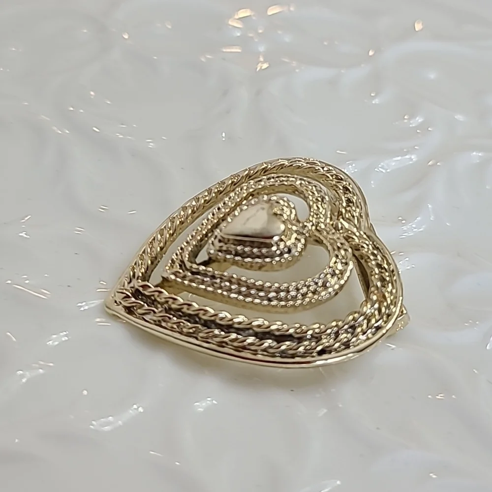 Vintage GERRY Heart Pin
